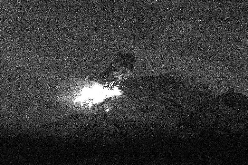 Meksika’daki Popocatepetl Yanardağı'nda 3 patlama!