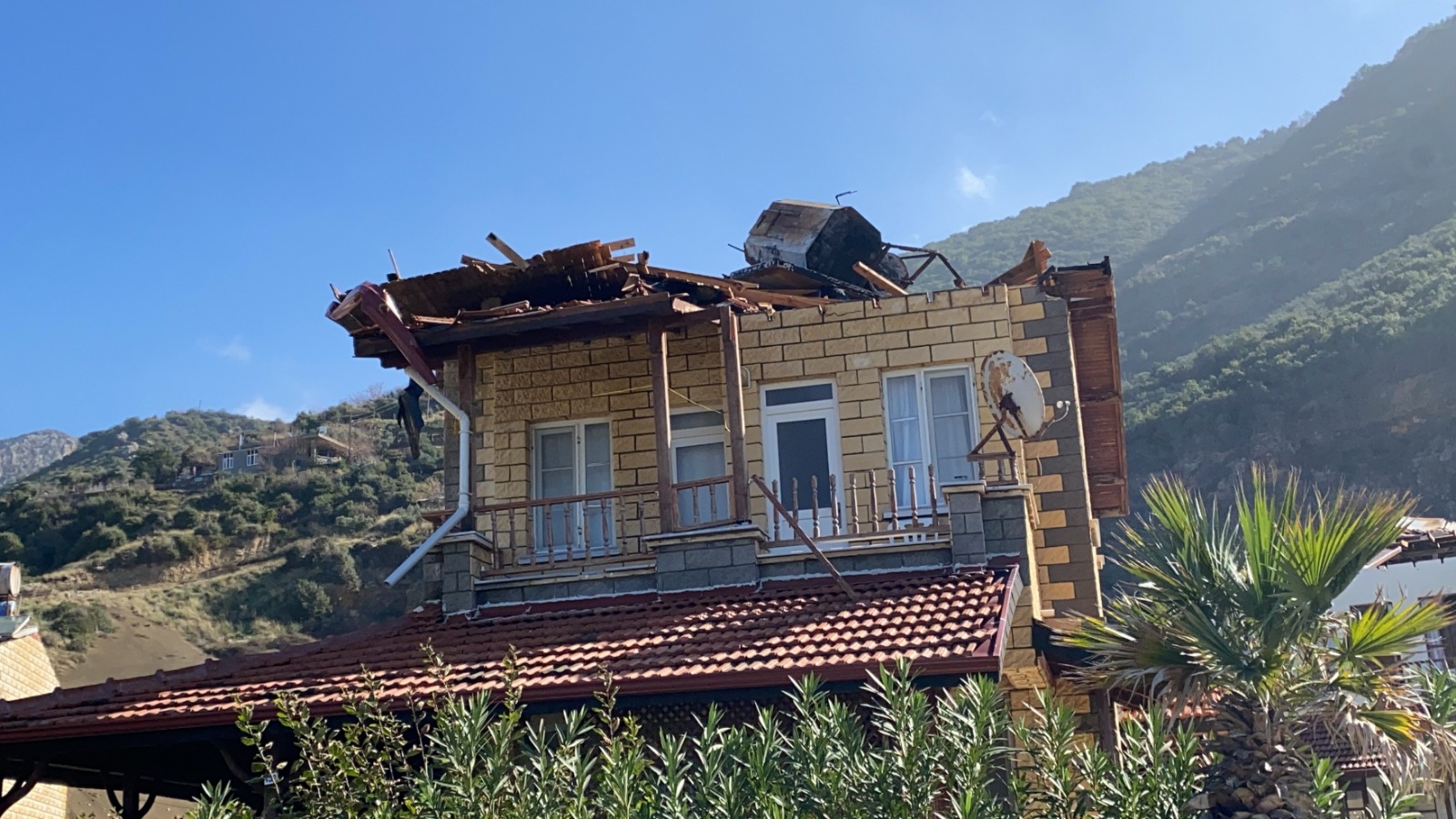 Akdeniz uçtu! Deprem değil fırtına