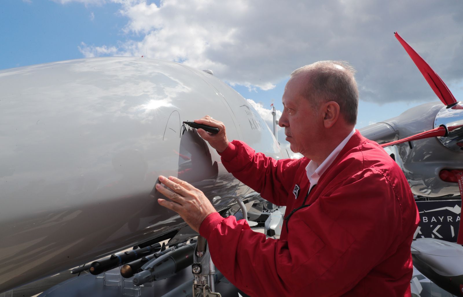Akıncı'ya Cumhurbaşkanı Erdoğan imzası