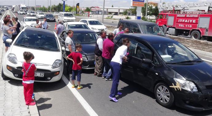 Aksaray'da  zincirleme kaza: 2'si çocuk  5 yaralı