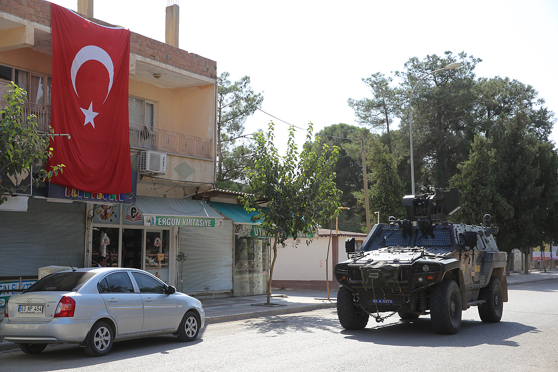 Akçakale halkı terör saldırılarına karşı 'tek yürek'