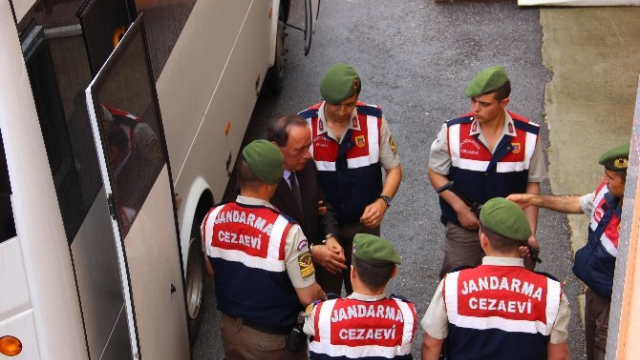Alaattin Çakıcı: 'Bayrağa ve Kur-'an'a küfreden cezasını görür'