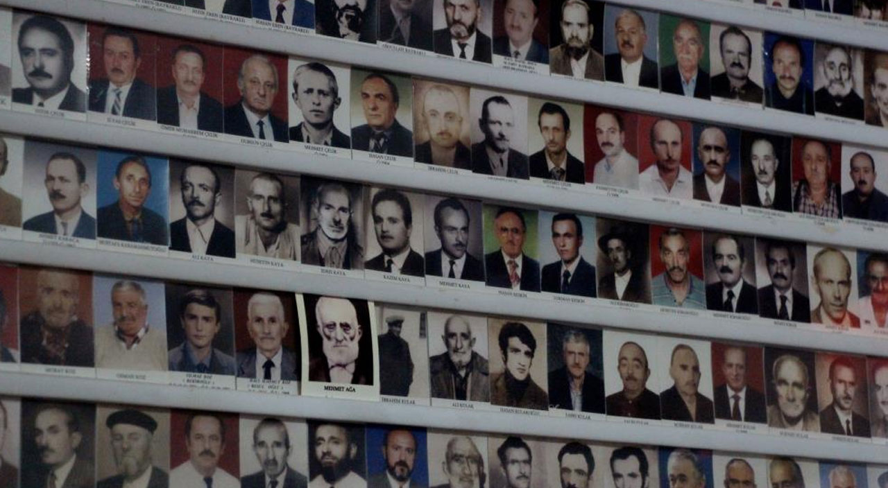 kahvehanecinin ilginç koleksiyonu: Ölen kişilerin fotoğraflarını topluyor