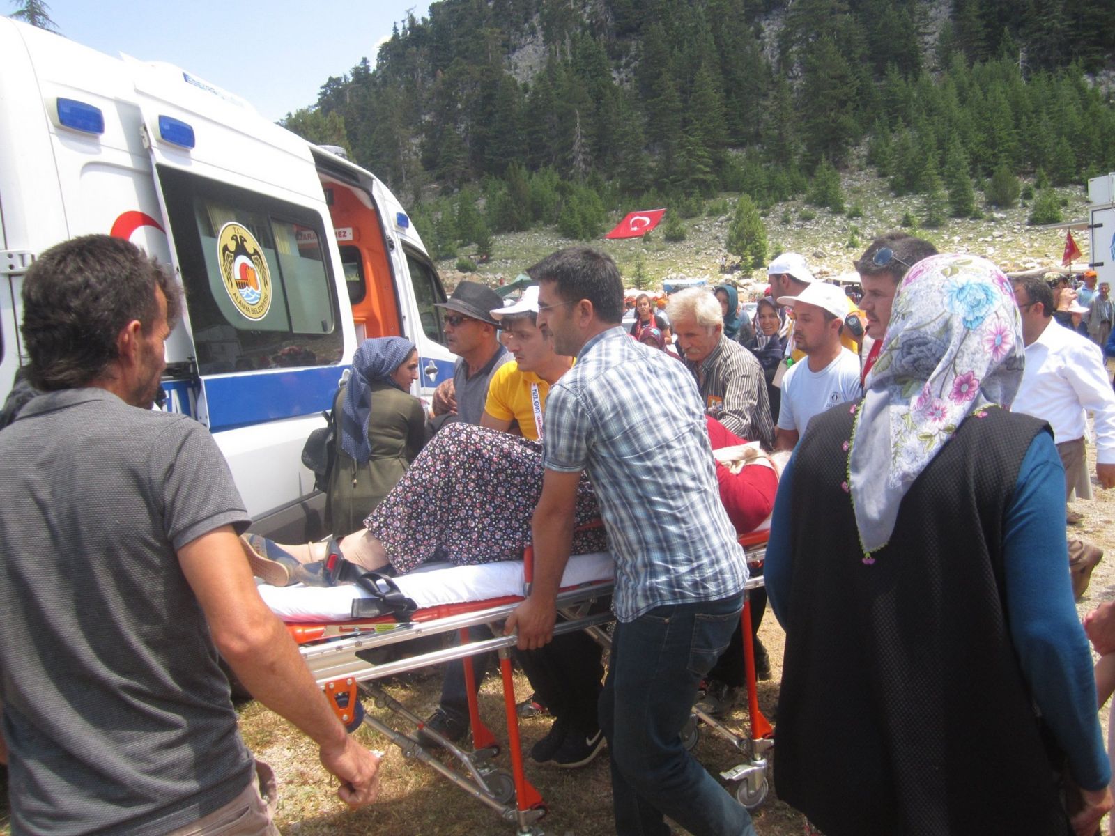 Alanya'daki şenliği hortum vurdu: 6 yaralı