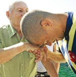 Alex'den Lefter'li bayram mesajı