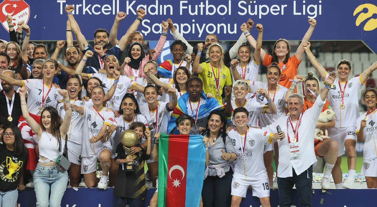 Şampiyon ALG Spor Gaziantep'te davul, zurna, baklavalarla karşılandı