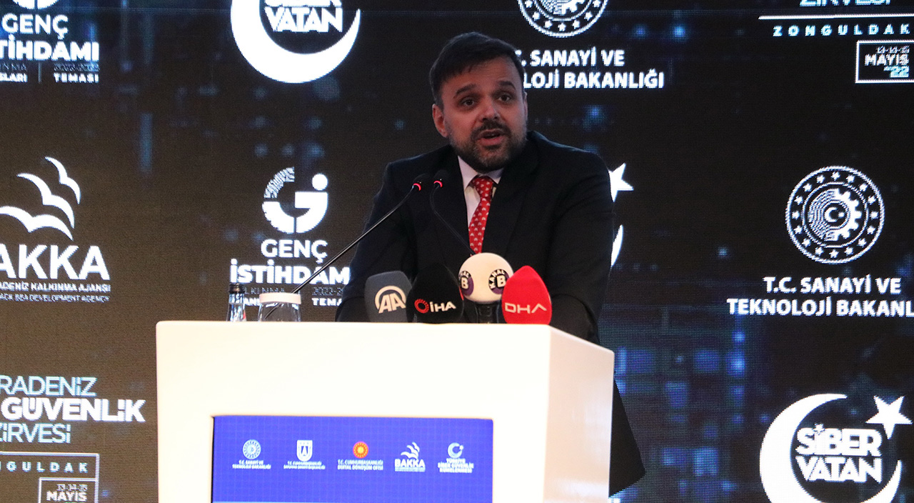 İnsan hacklenebilir mi? Siber güvenlik zirvesinden dikkat çeken biyoçip açıklaması İnsan hacklenebilir mi? Siber güvenlik zirvesinden dikkat çeken biyoçip açıklaması