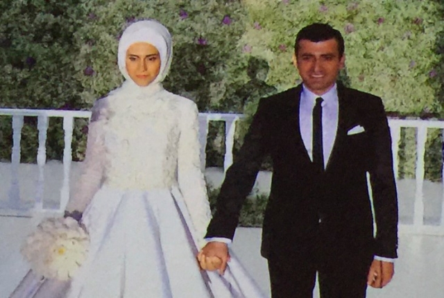 Erdoğan, Gül ve Davutoğlu ile tokalaştı; salonda alkış koptu