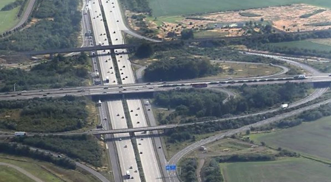 Almanya'da  “Köprüleri havaya uçuracağız” tehdidi üzerine polis teyakkuza geçti Almanya'da  “Köprüleri havaya uçuracağız” tehdidi üzerine polis teyakkuza geçti