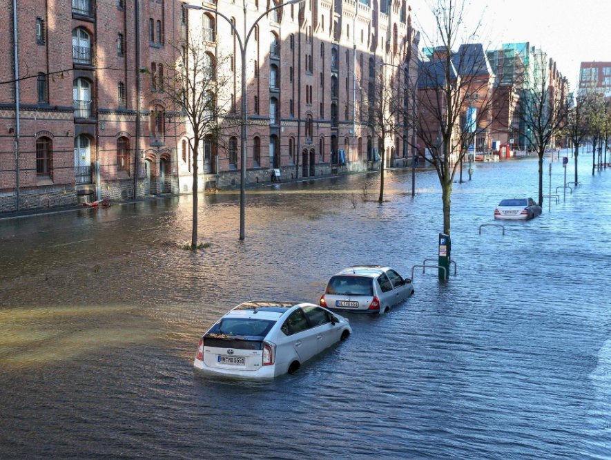 Almanya sel felaketi! Hamburg sular altında