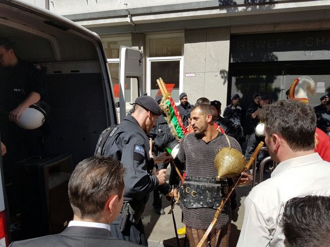 Almanya'da Mehter Takımına polis müdalesi