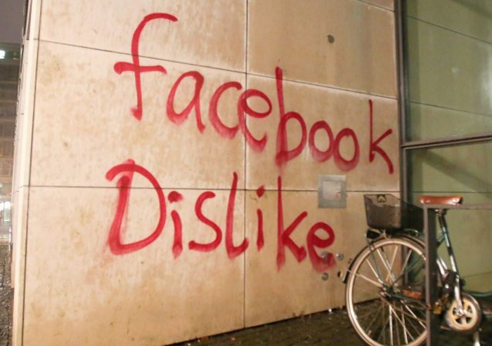 Facebook'un Hamburg'daki merkezine saldırı