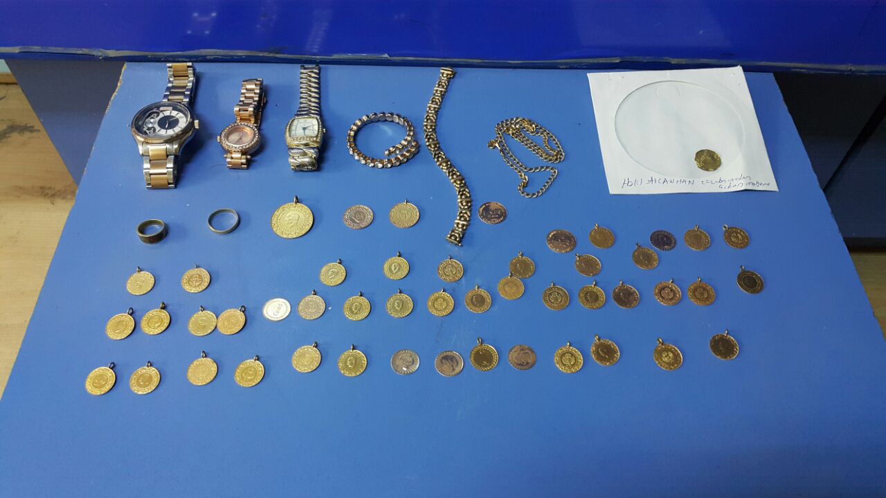 11 yaşındaki çocuğu 'baban karakolda' diye kandırıp evdeki altınları aldılar