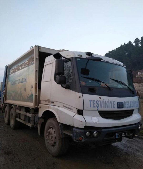 Altın olan çantayı çöpe attı!