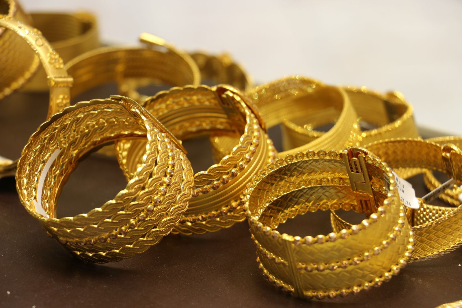 Düğünlerdeki ‘sahte altın’ oyunu! 'Sanki gerçek altın gibi bunları takıyorlar'