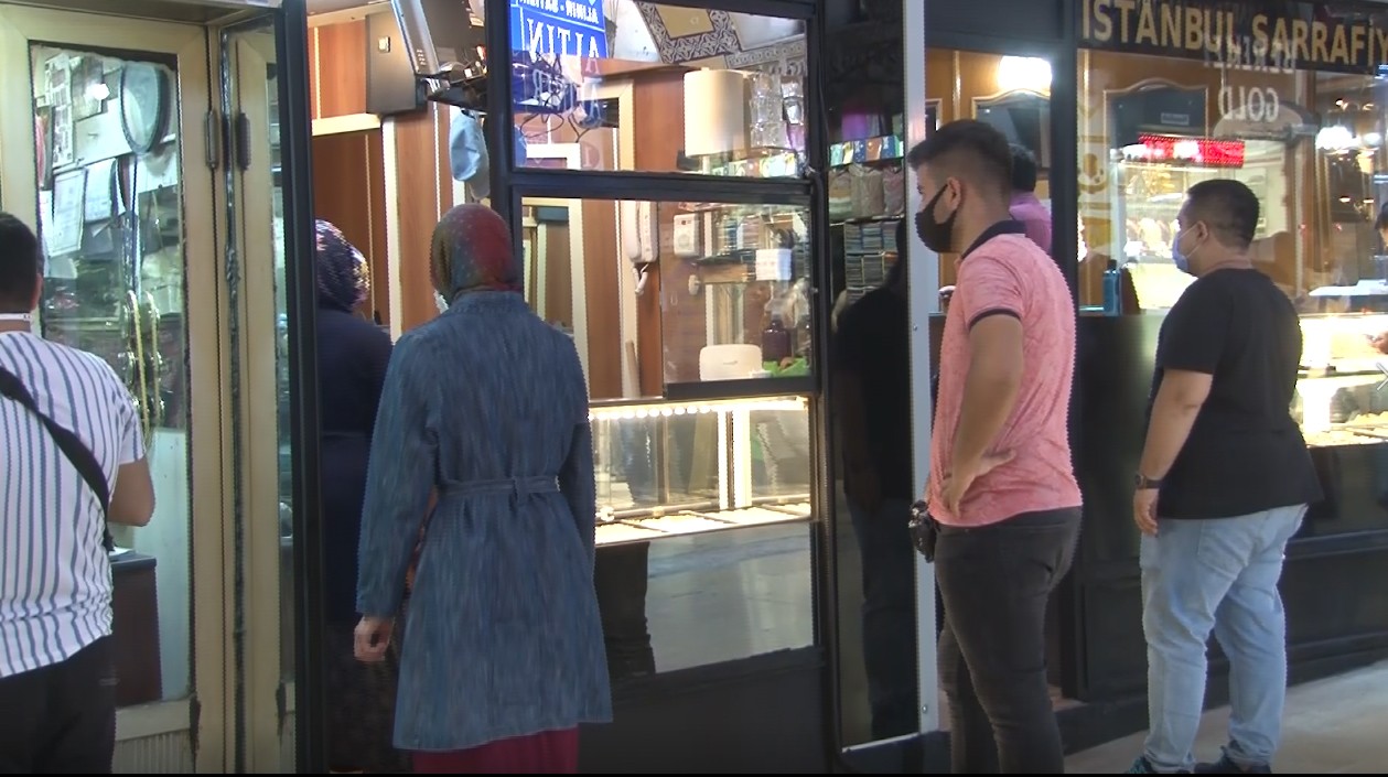 Yoğun talep! Altın fiyatlarındaki artışı görenler Kapalıçarşı'ya koştu...