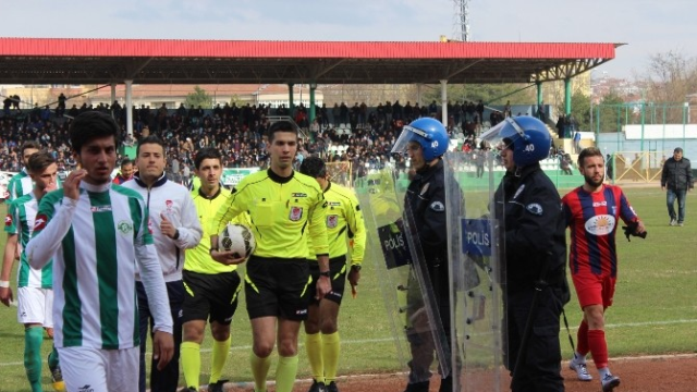 Amatör maçta pes dedirten olay Amatör maçta pes dedirten olay