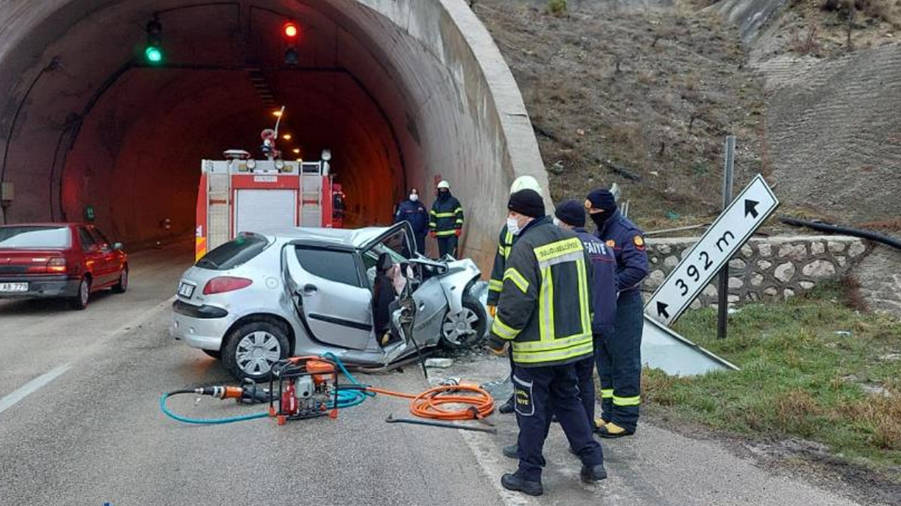Amasya'da feci kaza: Anne ve oğlu öldü, 1'i bebek 2 yaralı