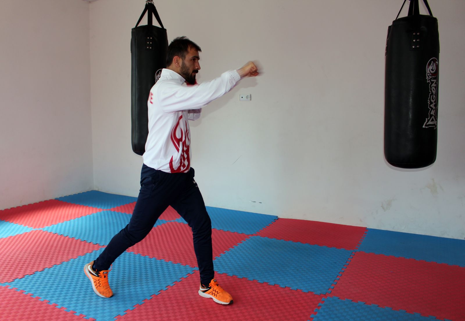 Amatör futbolcu kick boksta Avrupa Şampiyonu oldu