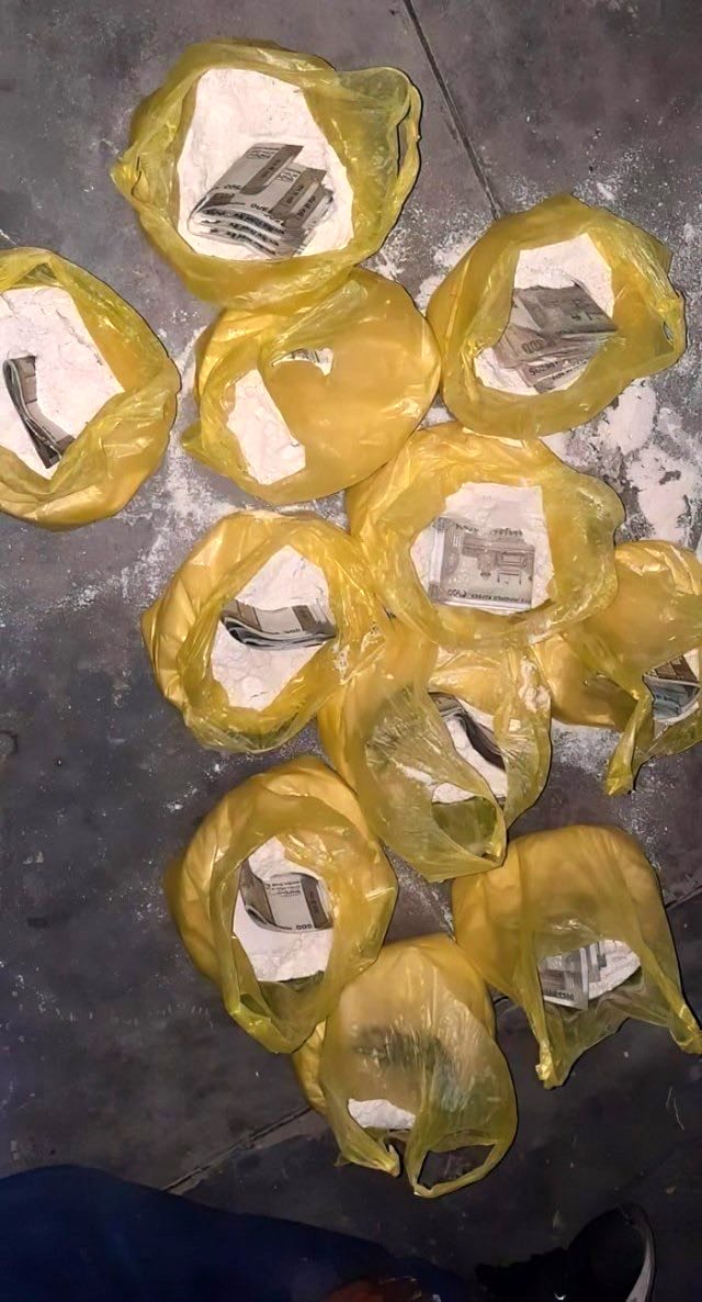 Dünyaca ünlü oyuncu Aamir Khan, zor durumdakilere 1 kg un dağıttı