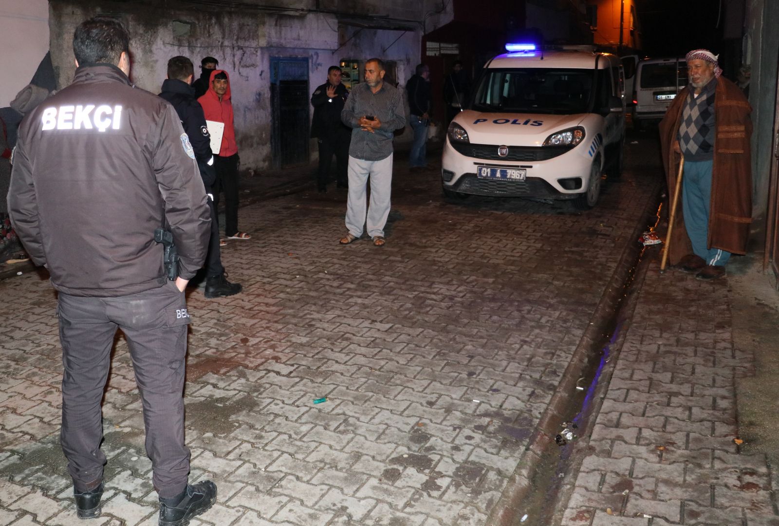 İzne gelen askeri önce pompalı tüfekle yaraladılar sonra defalarca bıçakladılar