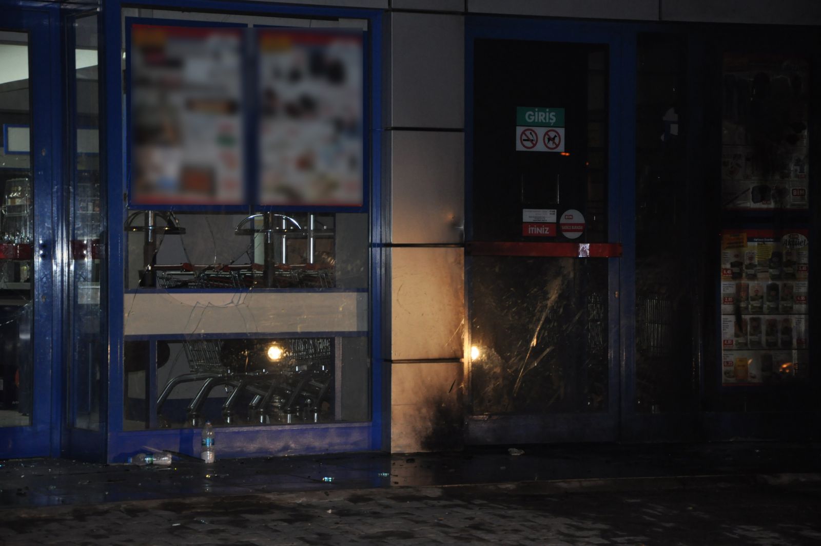 Antalya'da markete molotoflu saldırı