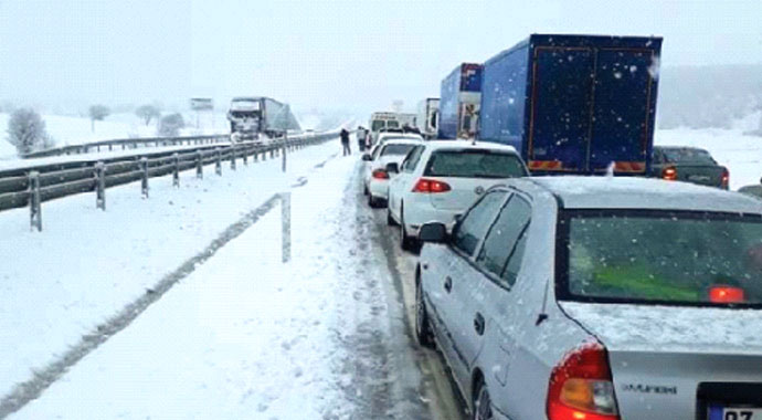 Beklenen kış sonunda geldi! Kar nihayet batıda