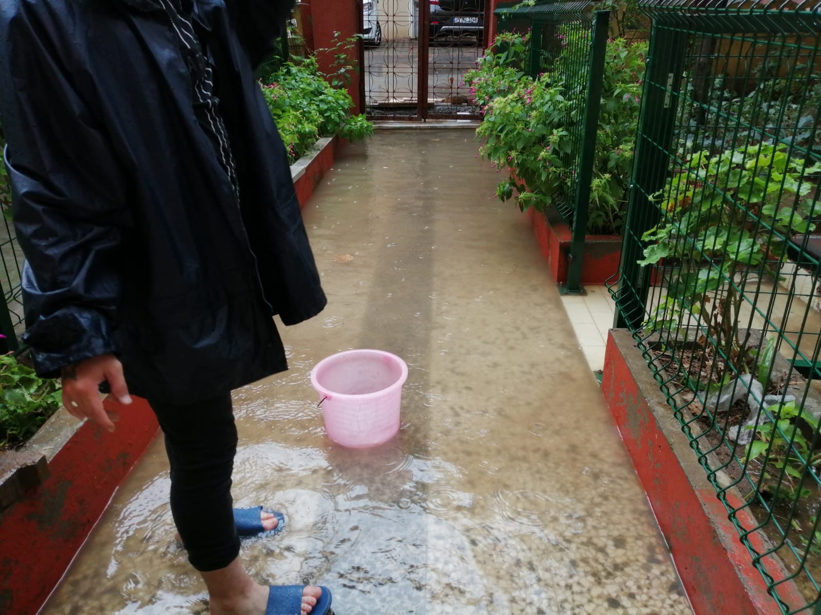 İstanbul’u kara bulutlar sardı: Anadolu Yakasında yağmur başladı