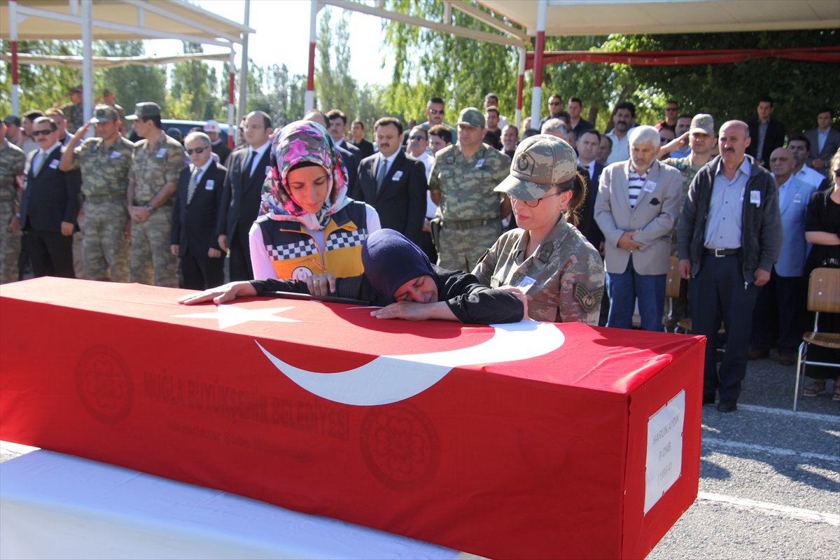 Kanala düşen askerin naaşı memleketine uğurlandı