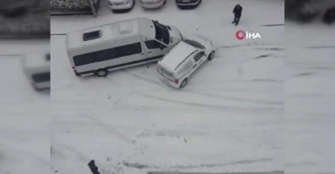 Başkent sokakları buz pistine döndü