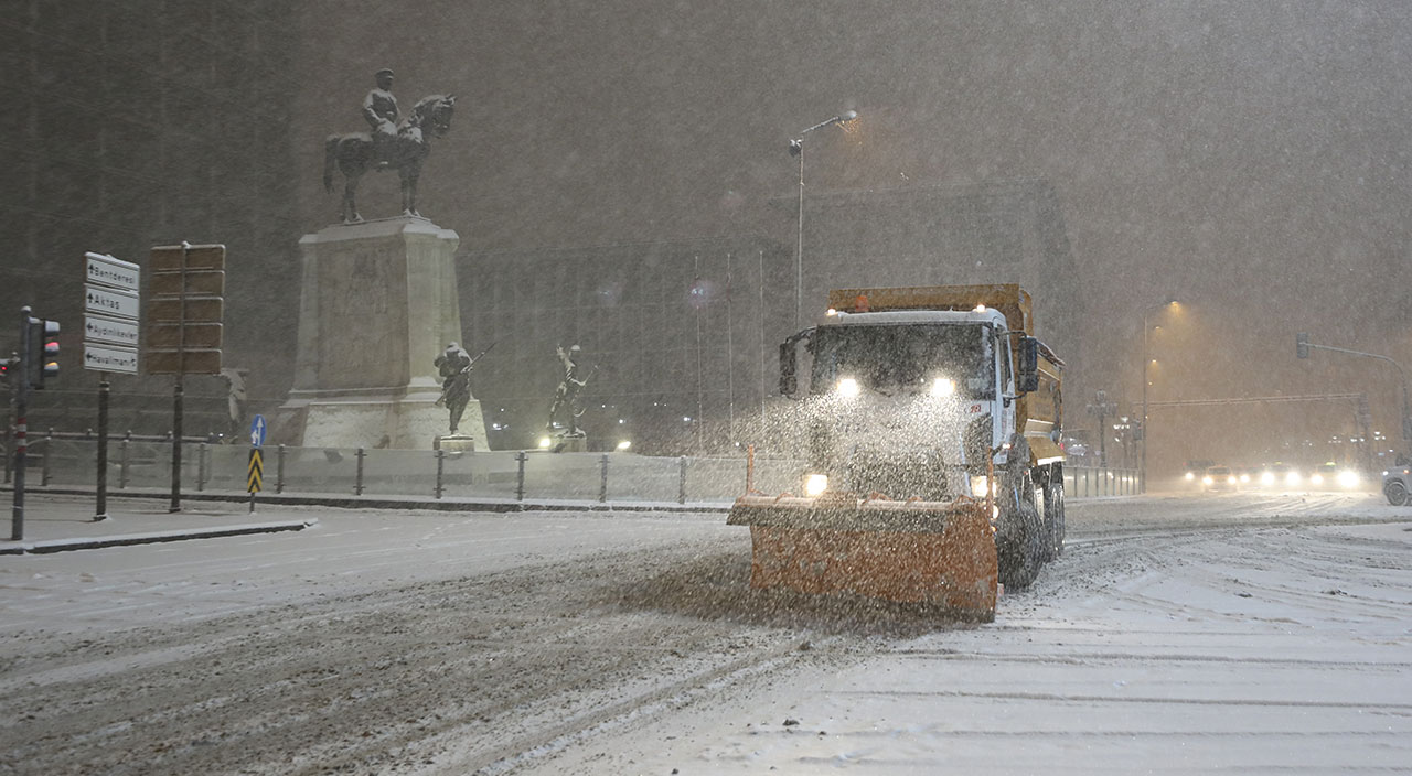 Ankara'da kar yağışı etkili oldu
