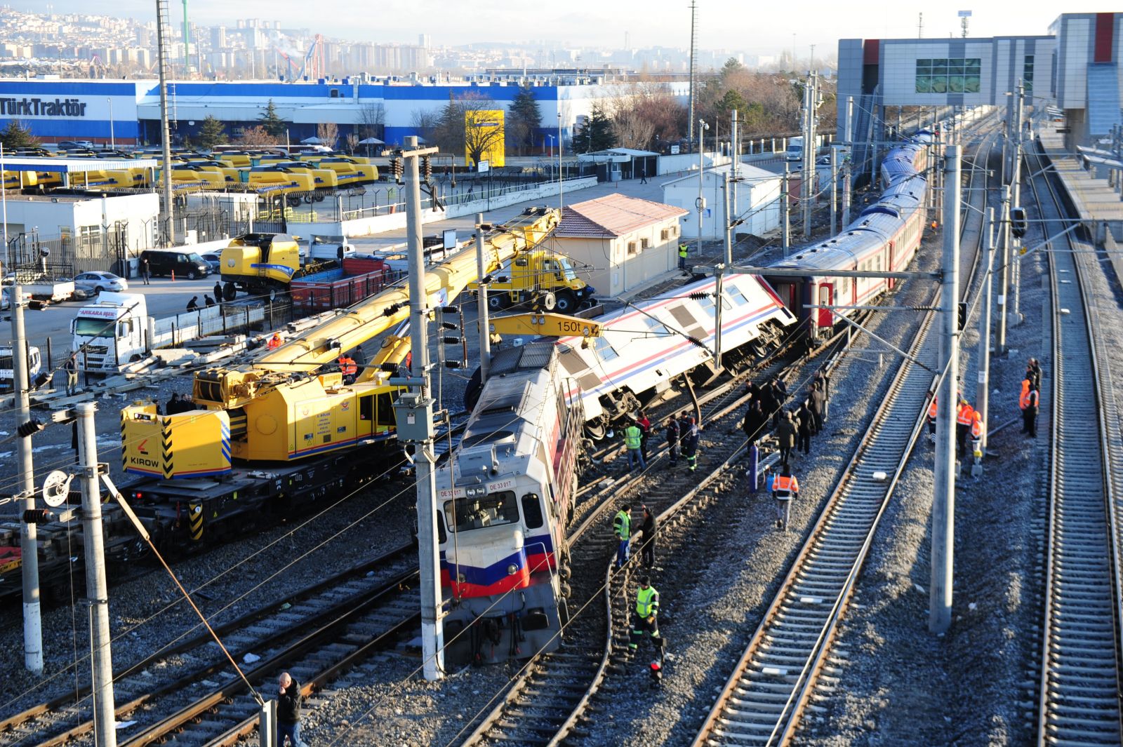 Ankara Behiçbey İstasyonunda tren raydan çıktı