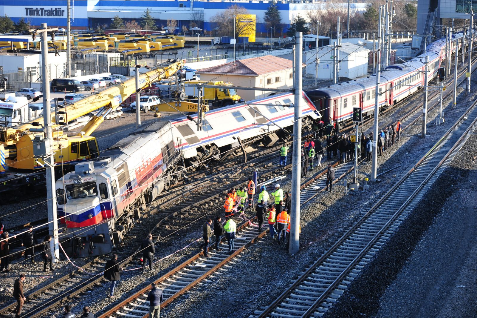 Ankara Behiçbey İstasyonunda tren raydan çıktı
