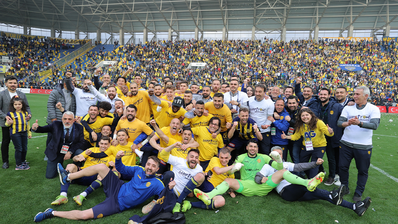 Süper Lig'in iki yeni takımı belli oldu! Ankaragücü geri döndü, Ümraniyespor merhaba dedi! Süper Lig'in iki yeni takımı belli oldu! Ankaragücü geri döndü, Ümraniyespor merhaba dedi!