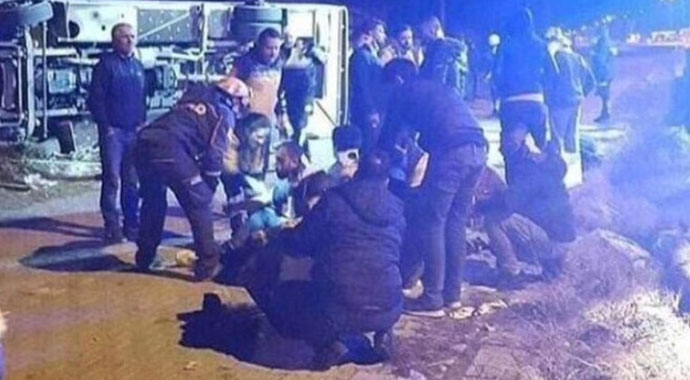 Ankaragücü taraftarlarını taşıyan otobüs kaza yaptı: 2 ölü, 23 yaralı