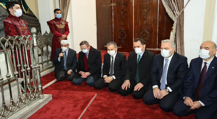 Sultan Abdülhamid Han yâd ediliyor