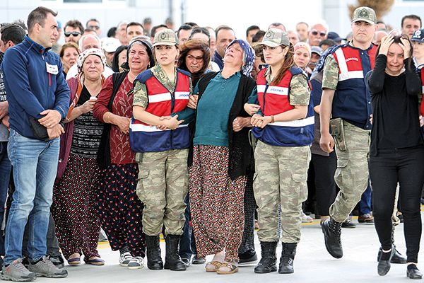 Şırnak şehitlerine hüzünlü veda, kalbimizdesiniz...