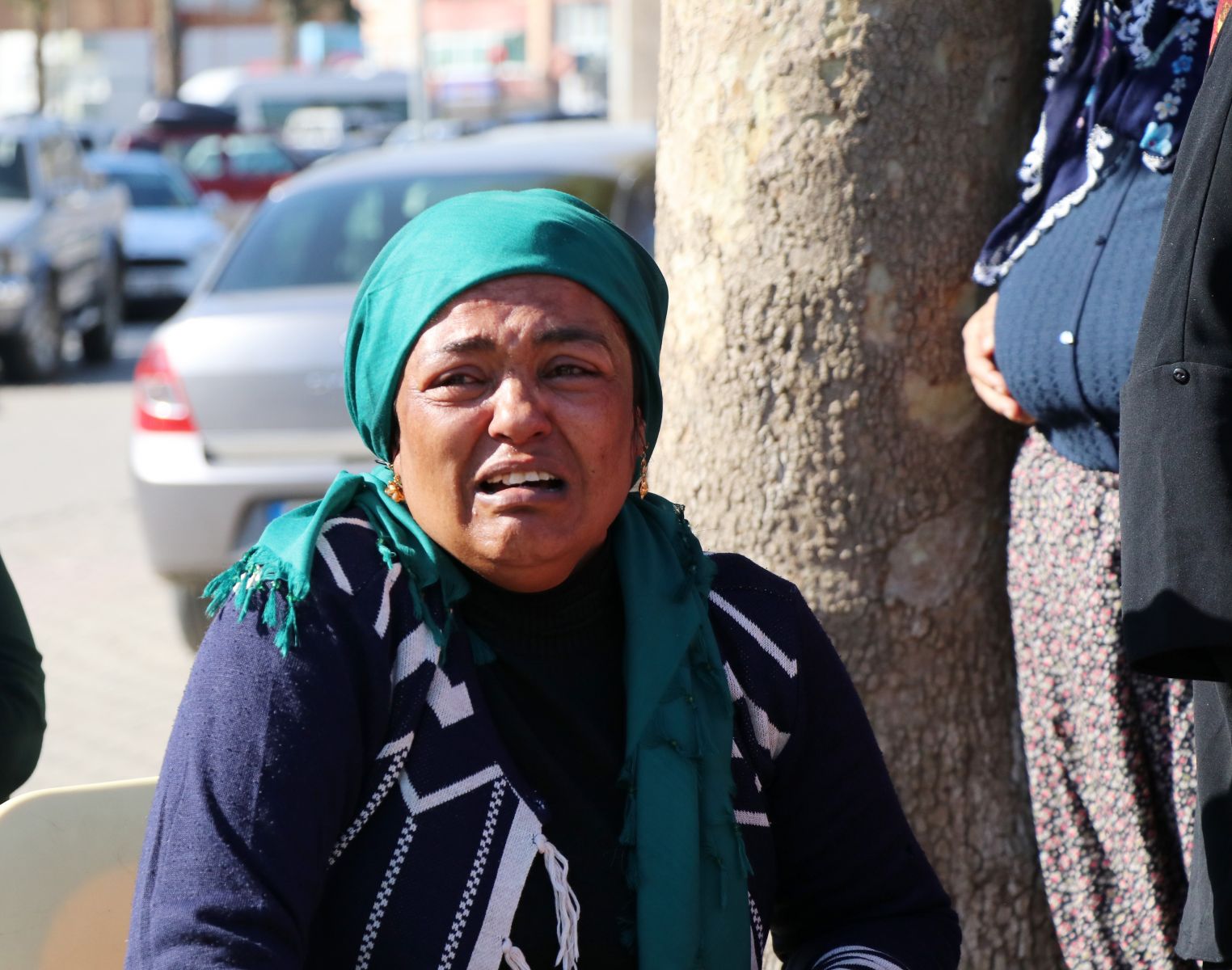 Hatice'den kendilerini terk eden annesine cenazede tepki!