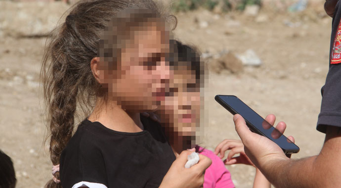 Annesinin intihar teşebbüsünü gözyaşları içerisinde izledi