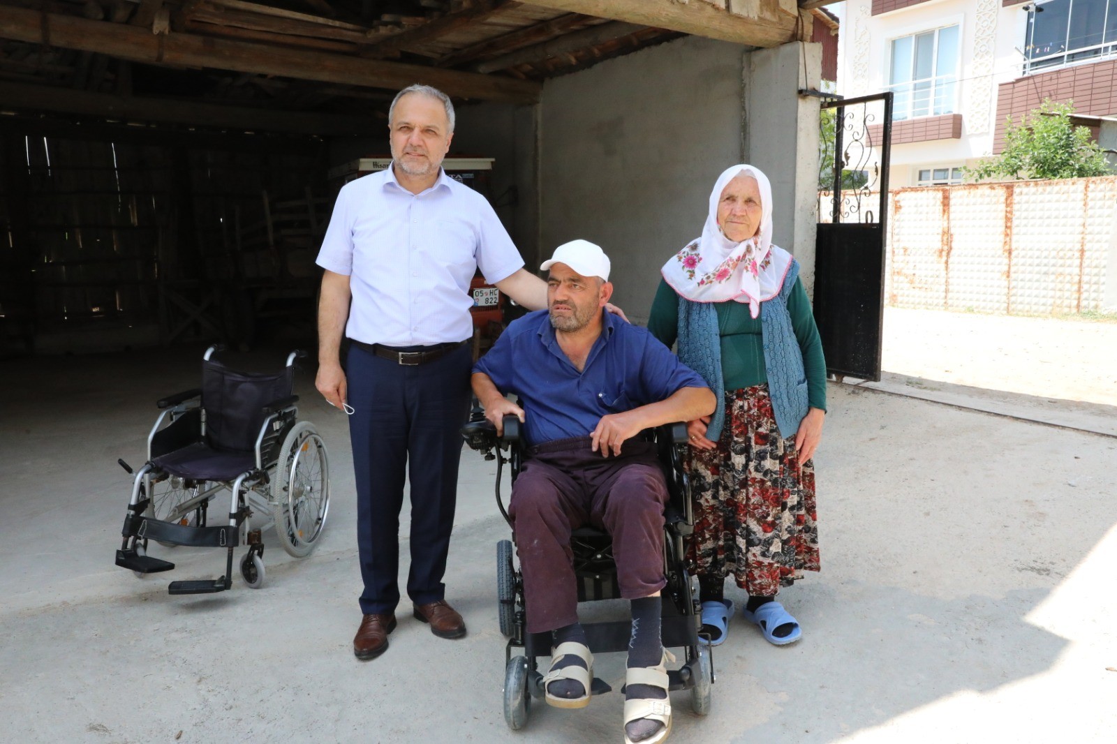 Fedakar anne oğlu için istemişti, başkan aracı teslim etti