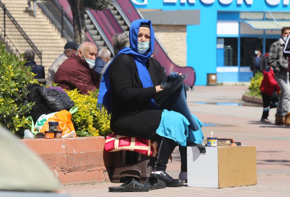 3 ay önce aldığı boya sandığı, fedakar annenin ekmek teknesi oldu