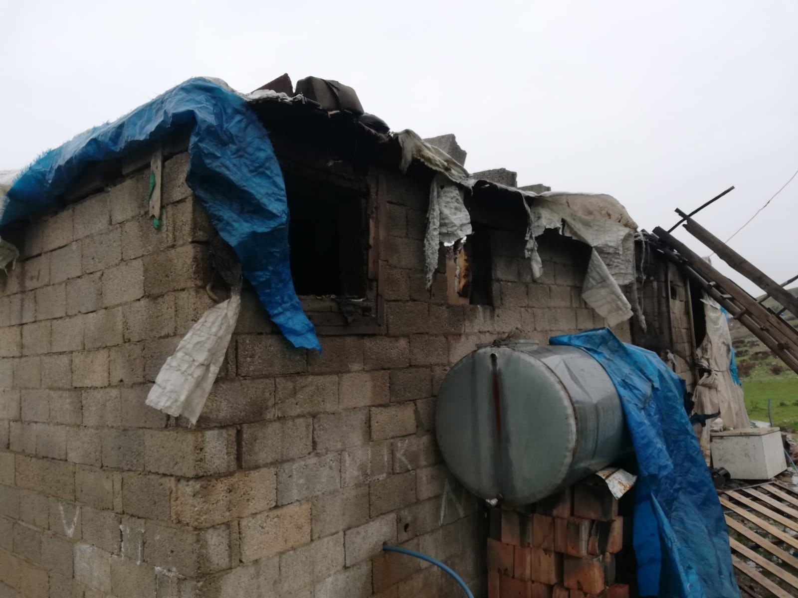 Anne 3 çocuğunu alevlerin arasından kurtardı