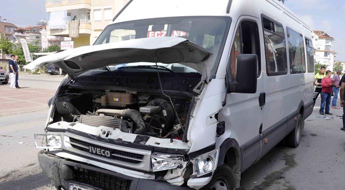 Antalya'da feci kaza: Çok sayıda yaralı var