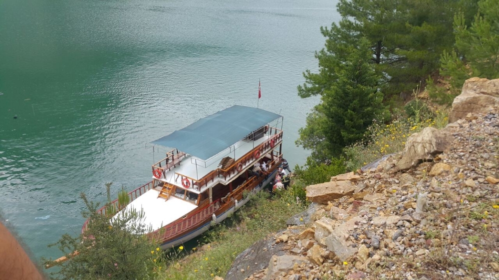 Turistleri taşıyan cip baraja uçtu: 4 kayıp, 6 yaralı