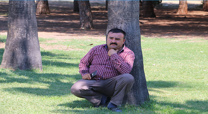Yayladan gelen araç Antalya sıcağında alev aldı