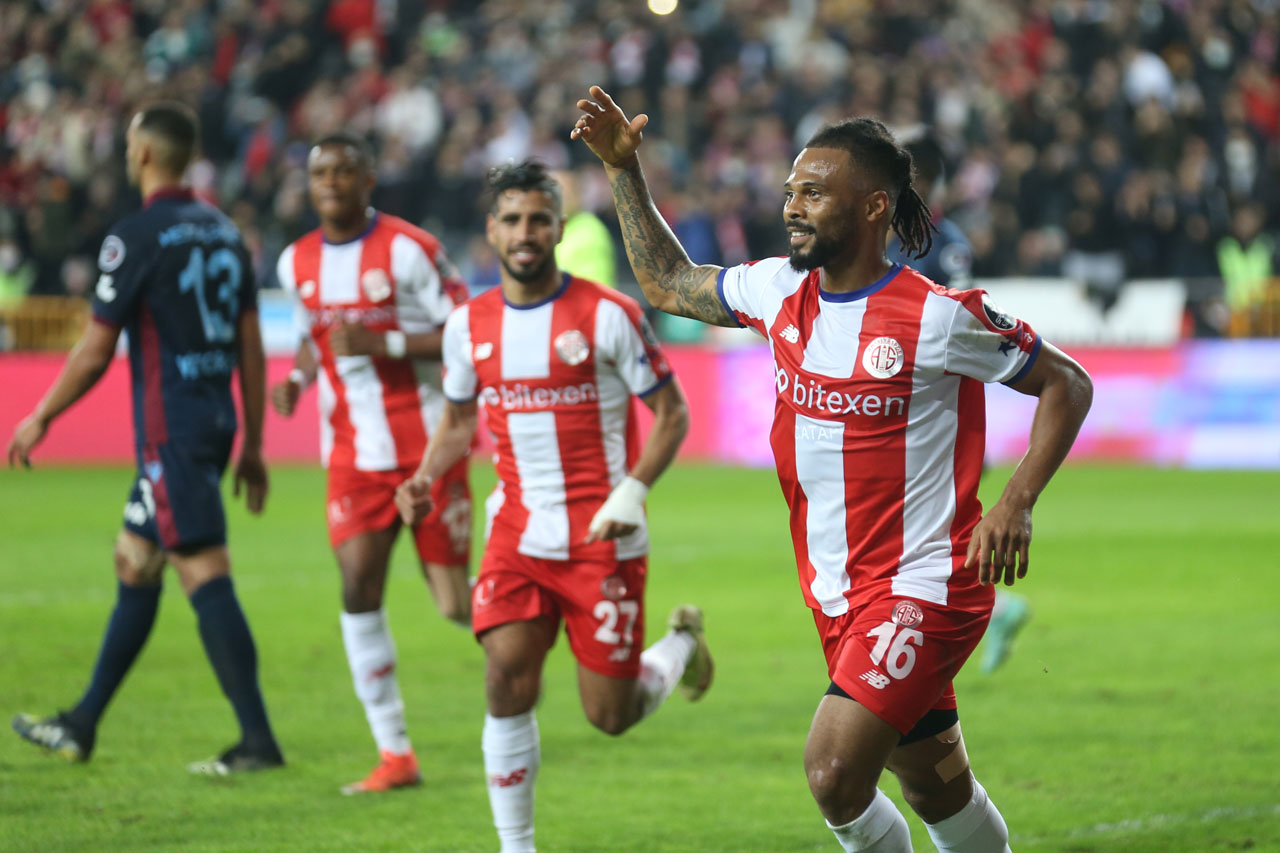 Abdullah Avcı'dan oyuncularına uyarı: Ayaklarımız yere basmalı