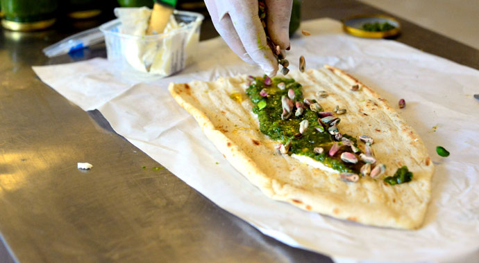 Antep fıstığı ezmesi üretti! Siparişlere yetişemiyor