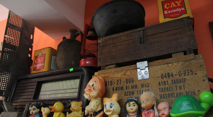 İki üniversite bitirdi, iş bulamayınca antikacı oldu