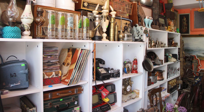 İki üniversite bitirdi, iş bulamayınca antikacı oldu