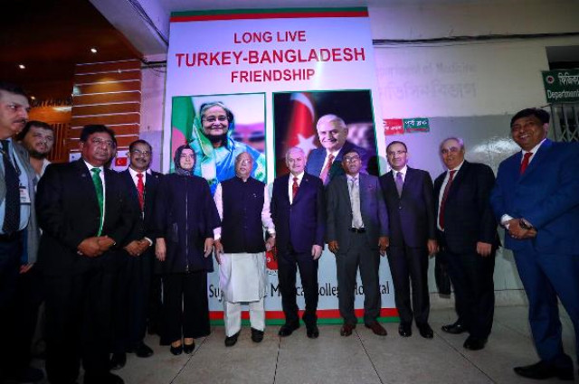 Başbakan'a Bangladeş ziyaretinde kızı da eşlik ediyor